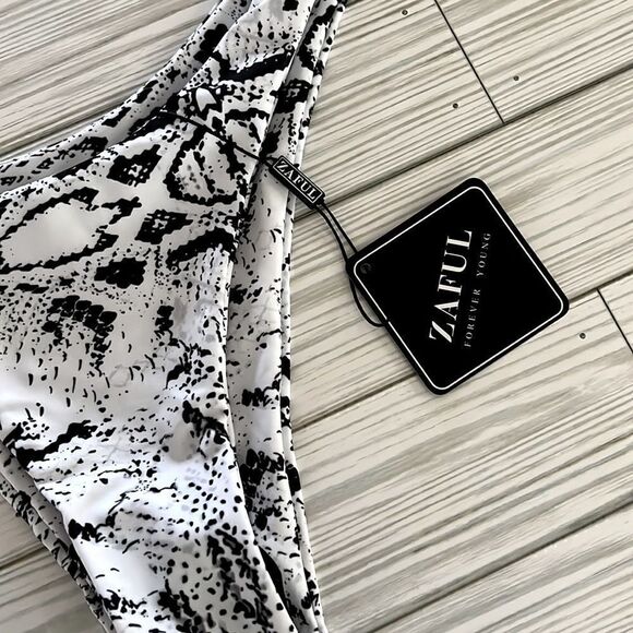 ZAFUL Halter Snakeskin Bikini bottom NWT - Picture 2 of 4